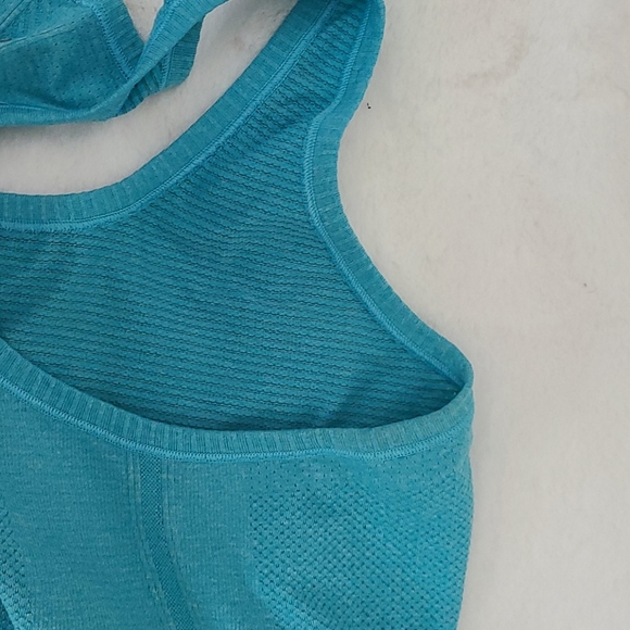 Lululemon tanks - Picture 4 of 11